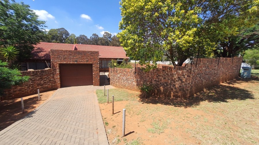 2 Bedroom Property for Sale in Langenhovenpark Free State